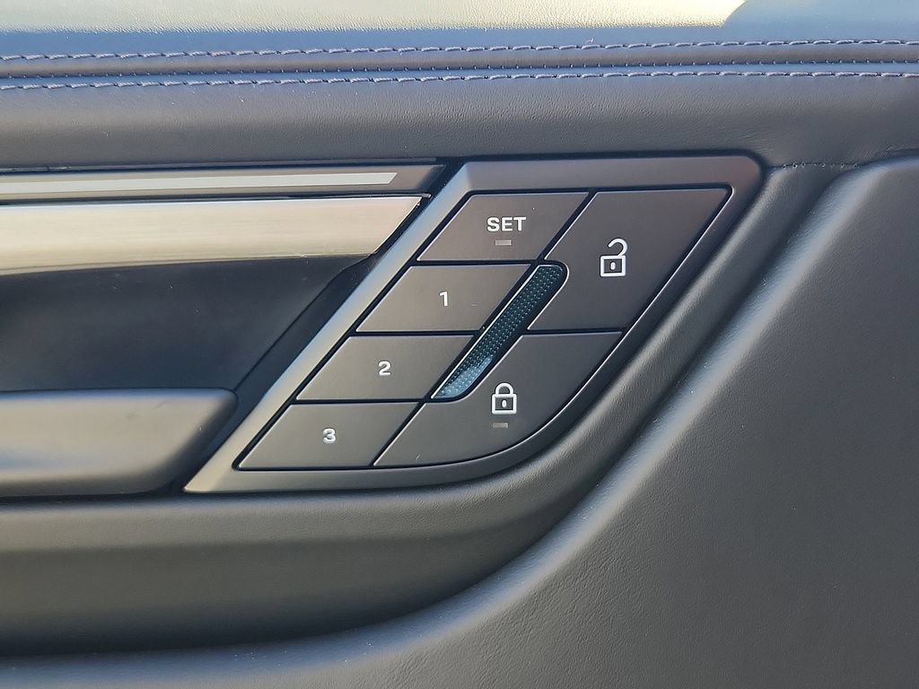 New 2026 Porsche Macan 4S Electric AWD/4WD image 20