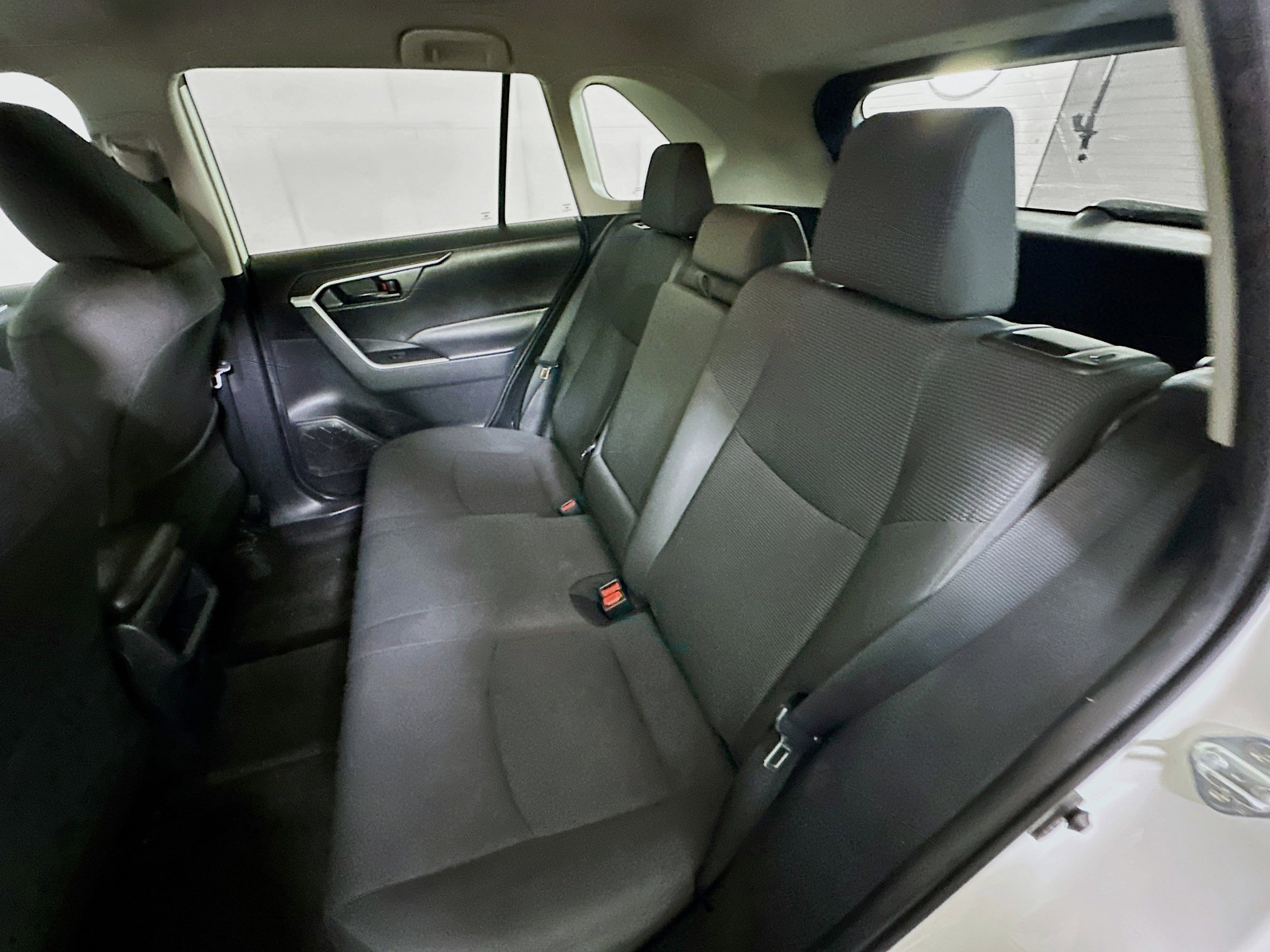 Used 2020 Toyota RAV4 LE FWD image 27