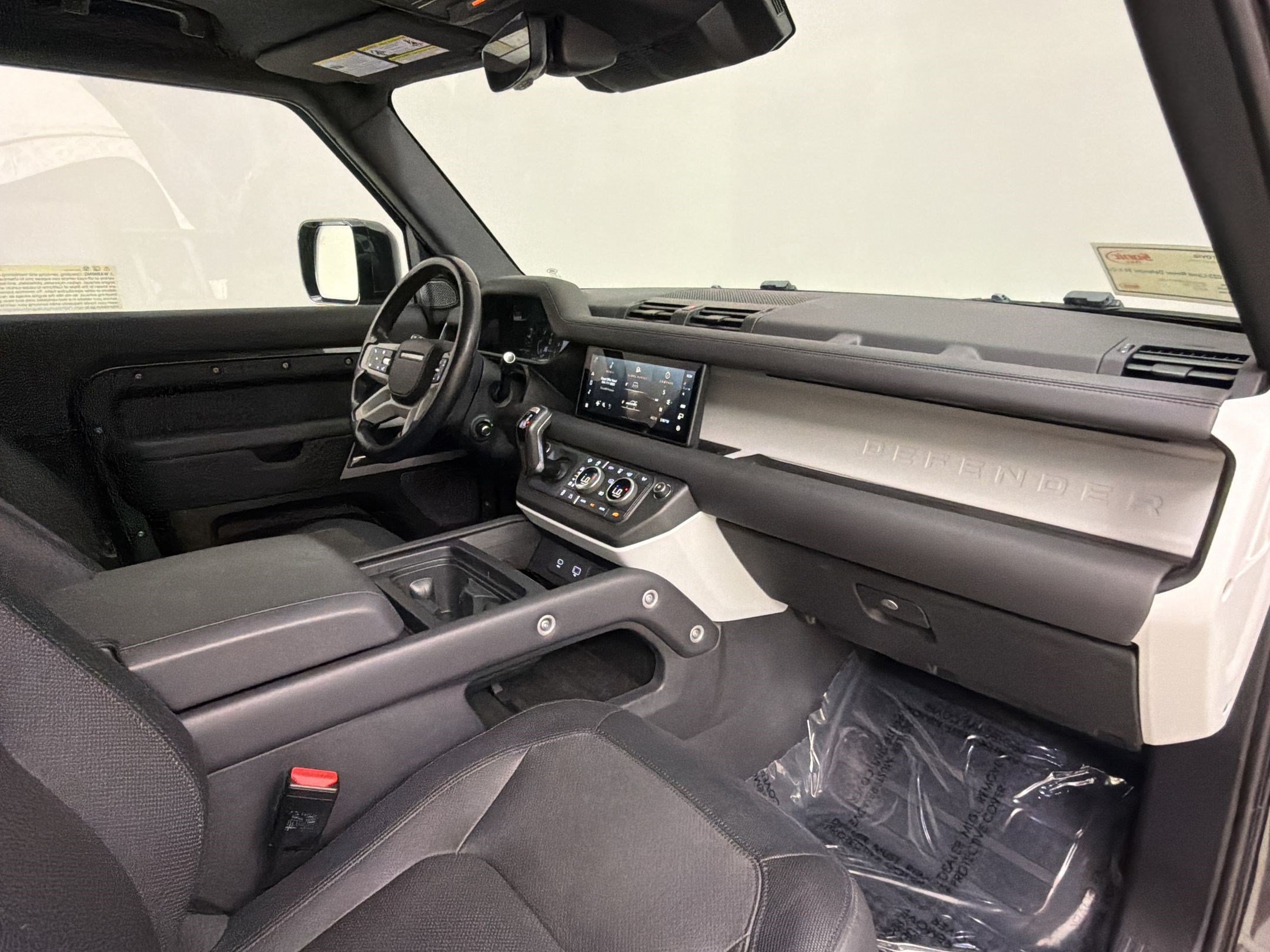 Used 2023 Land Rover Defender 90 X-Dynamic SE AWD/4WD image 31