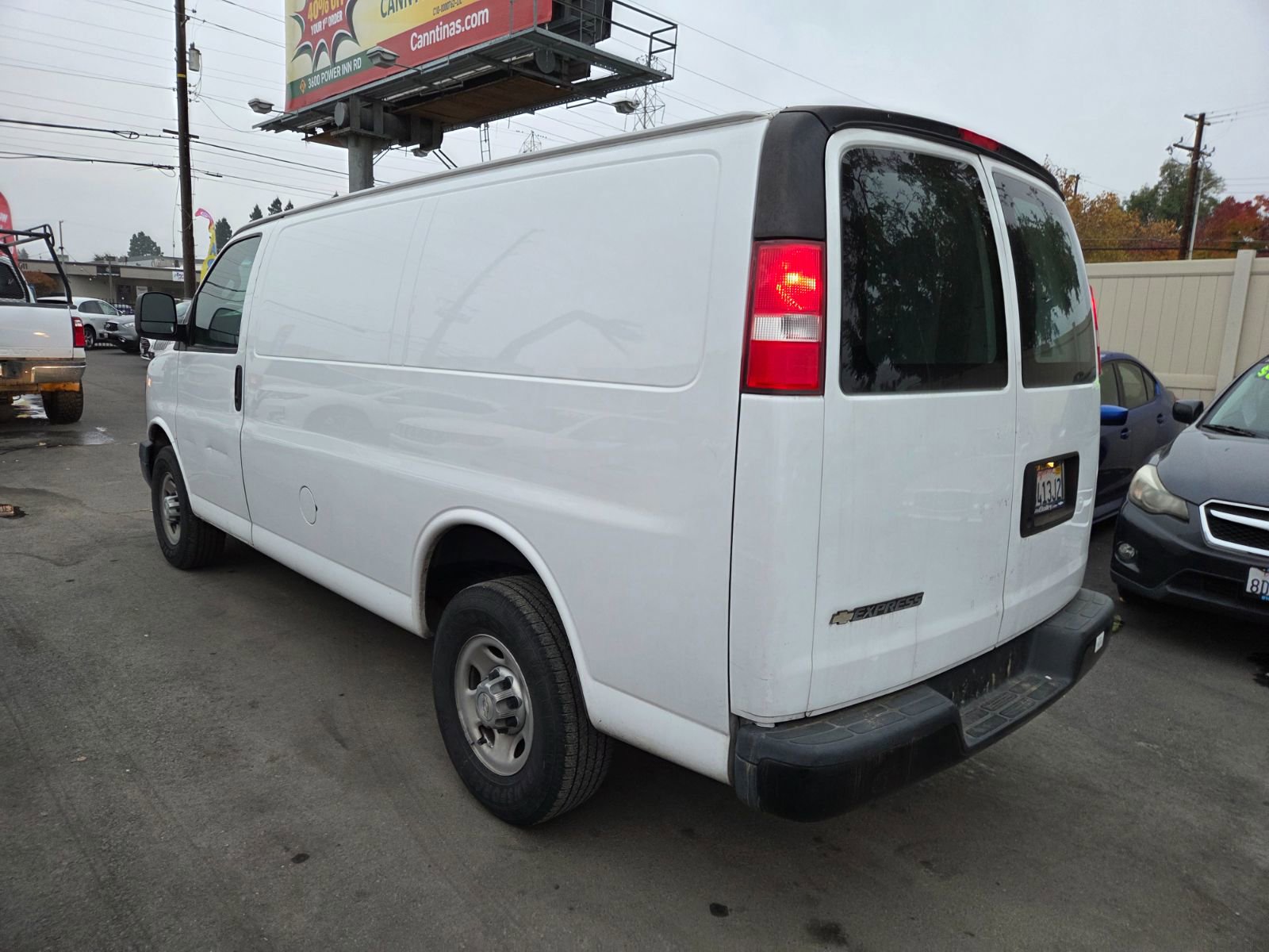 Used 2017 Chevrolet Express 2500 image 2