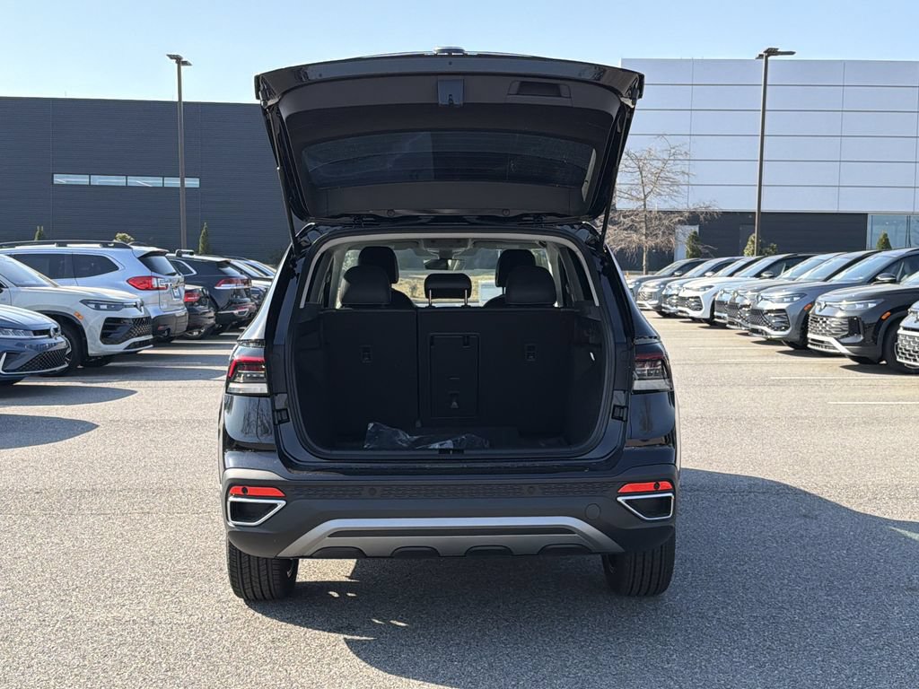 New 2026 Volkswagen Taos SE FWD image 15