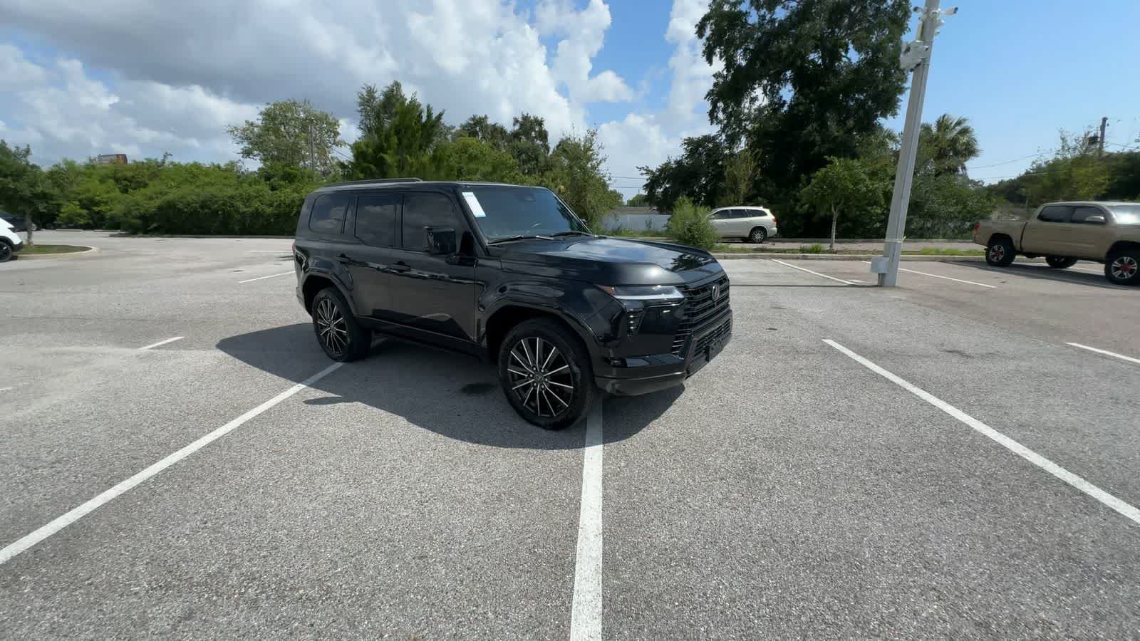 Used 2025 Lexus GX 550 w/ Accessory Package (2T) AWD/4WD image 2