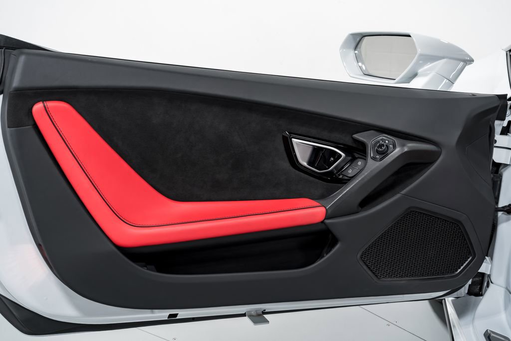 Used 2022 Lamborghini Huracan EVO RWD image 9