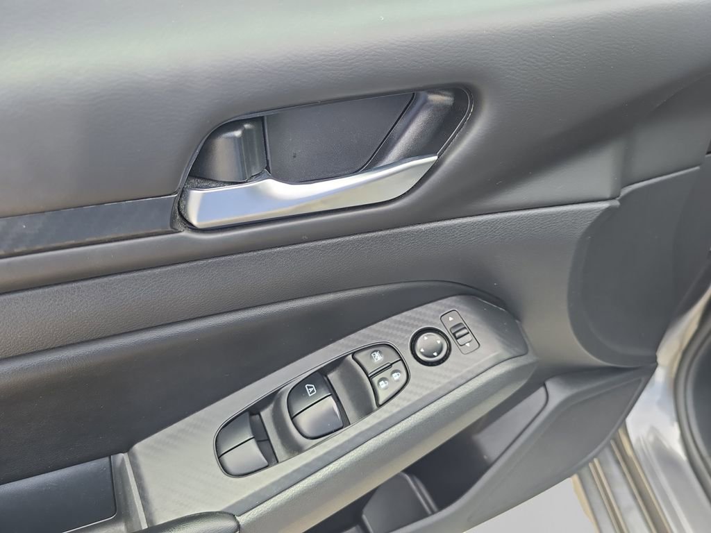 Used 2024 Nissan Altima 2.5 SV FWD image 11