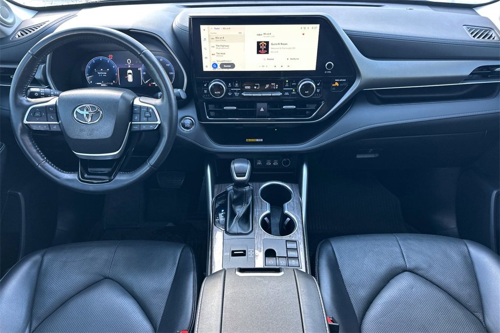 Used 2023 Toyota Highlander Limited image 15
