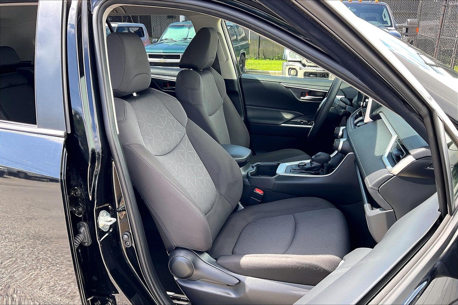 Used 2025 Toyota RAV4 XLE AWD/4WD image 9