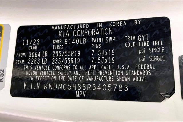 Used 2024 Kia Carnival EX image 35