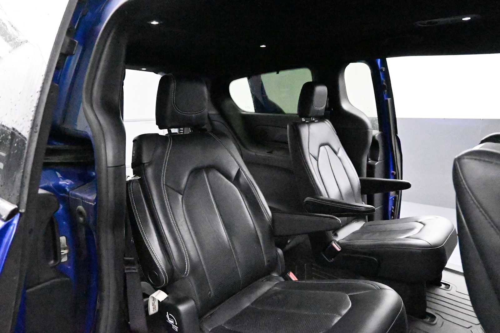Used 2019 Chrysler Pacifica Touring-L Plus w/ Advanced Safetytec Group FWD image 20