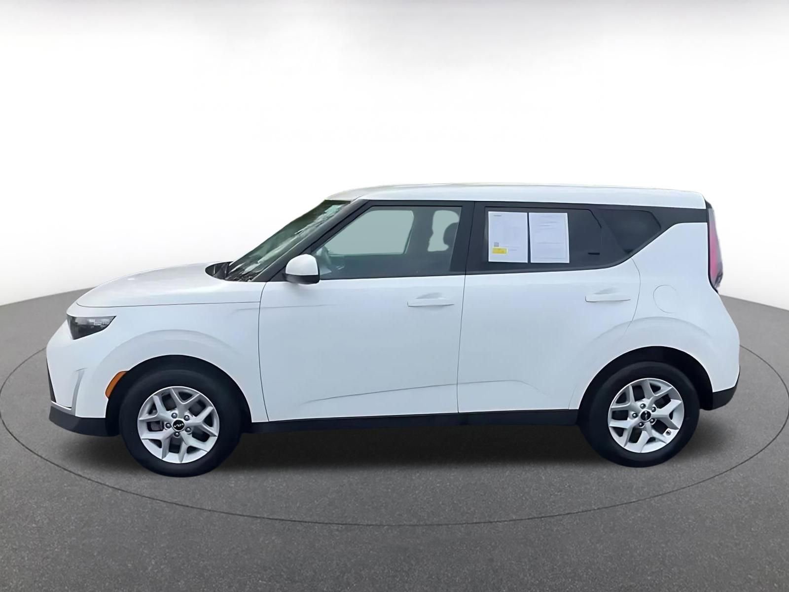 Used 2025 Kia Soul LX w/ LX Technology Package image 9