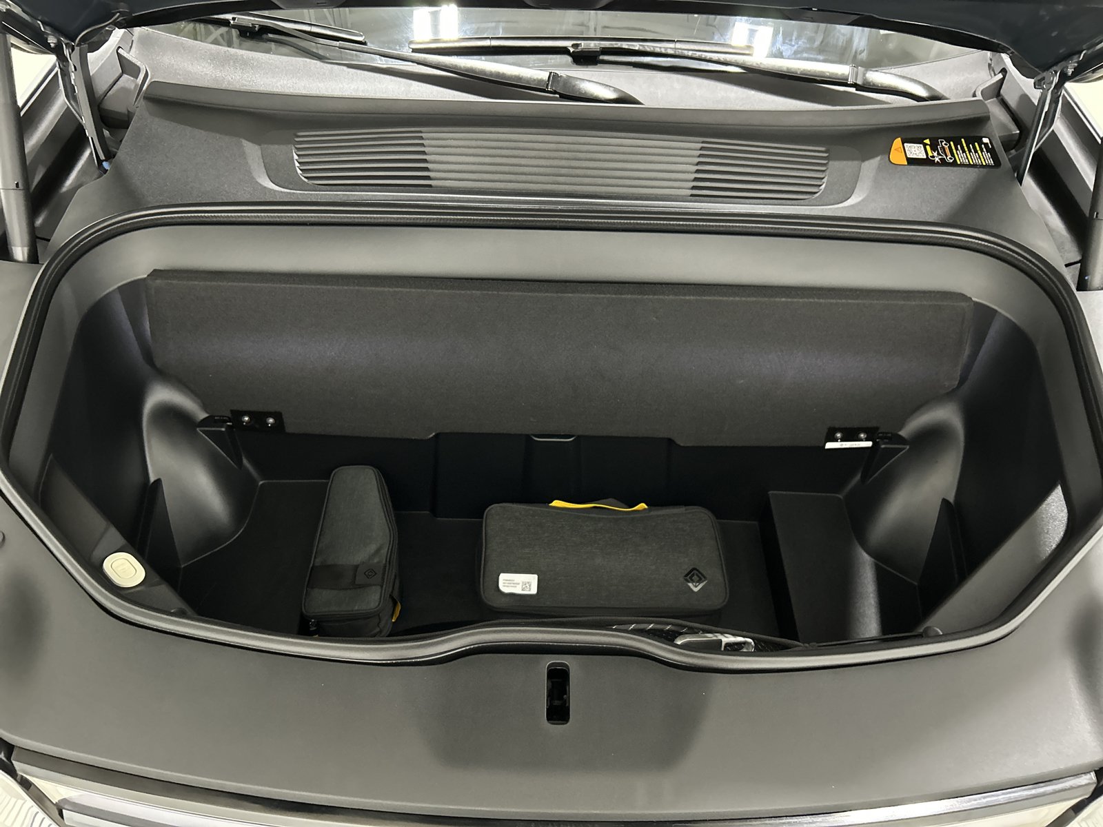 Used 2024 Rivian R1T Adventure AWD/4WD image 14
