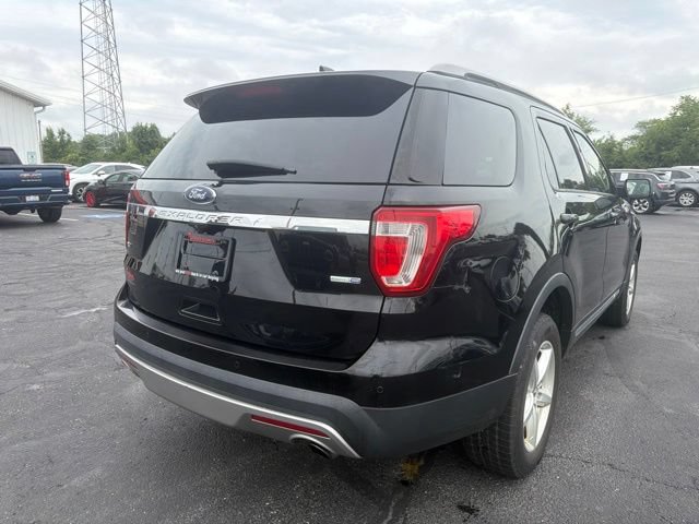 Used 2017 Ford Explorer XLT w/ Equipment Group 202A AWD/4WD image 7