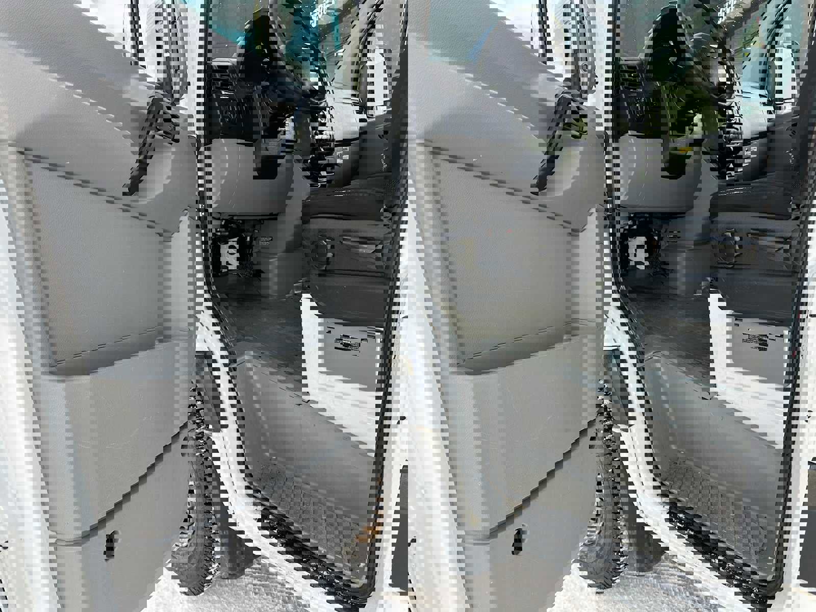 Used 2016 Freightliner Sprinter 2500 image 18