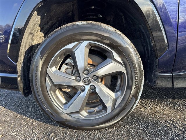Used 2023 Toyota RAV4 SE image 11