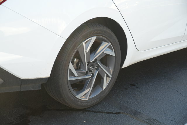 Used 2025 Hyundai Elantra SEL FWD image 20