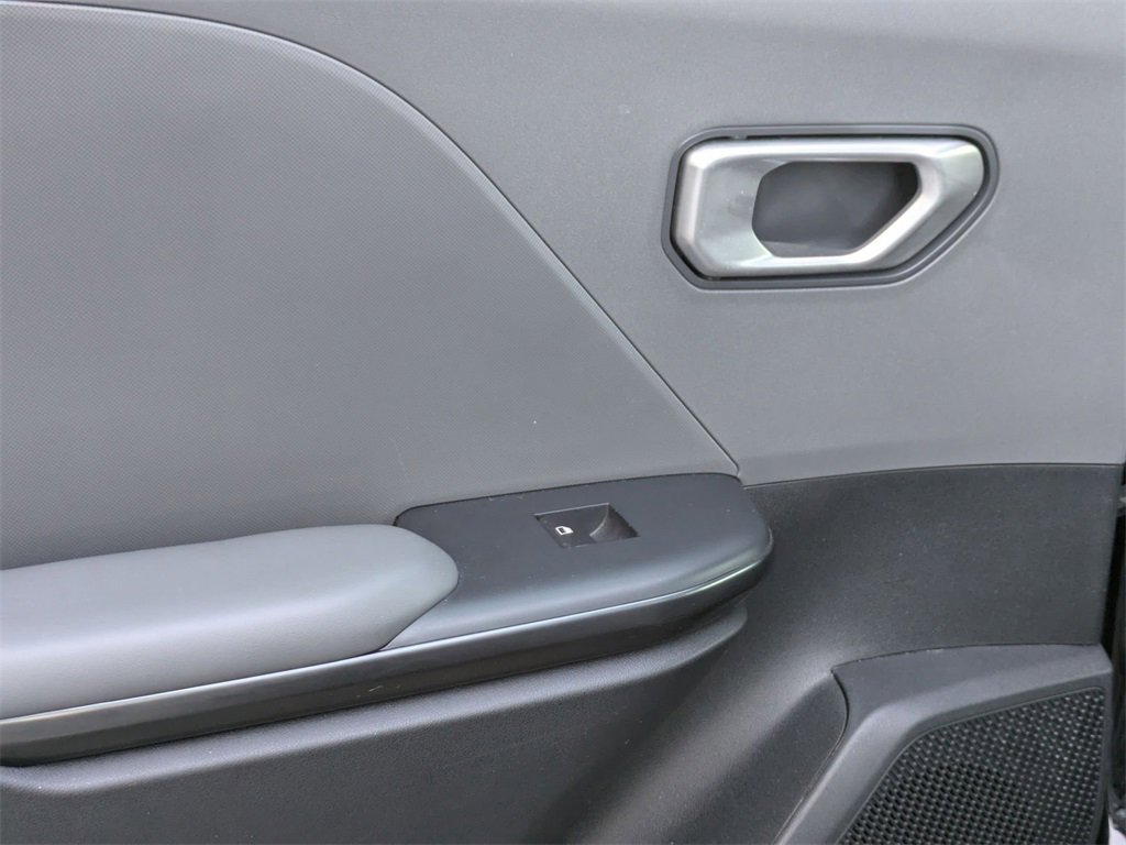 Used 2025 Kia K4 LXS image 24