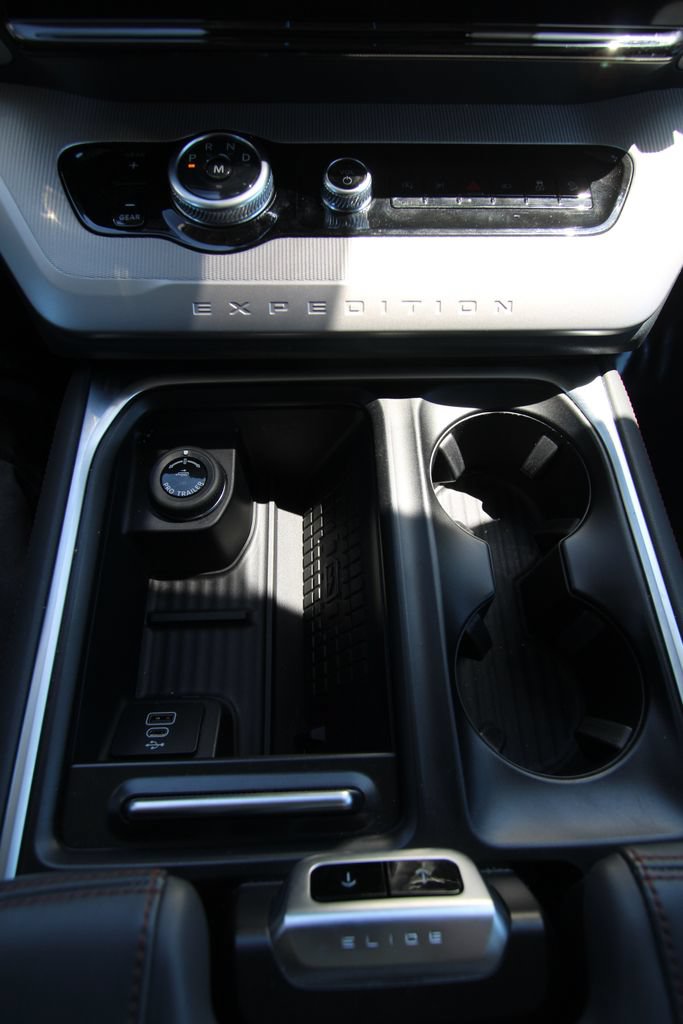 Used 2025 Ford Expedition Max Active AWD/4WD image 27