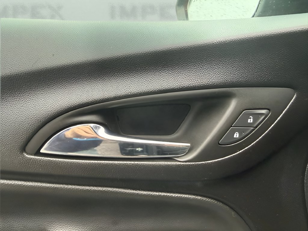 Used 2023 Chevrolet Equinox LT w/ LPO, Floor Liner Package AWD/4WD image 11