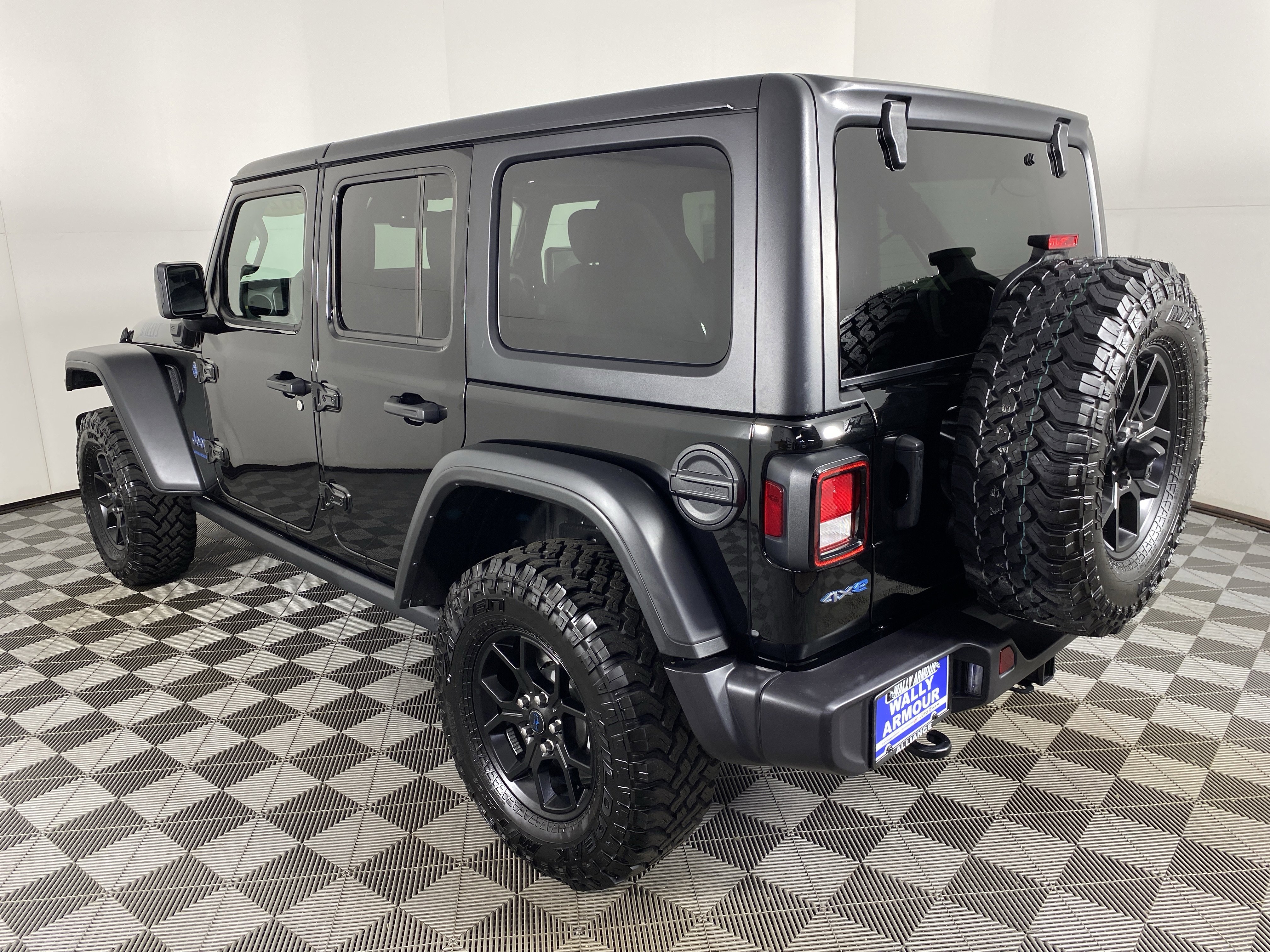 Used 2025 Jeep Wrangler Willys image 8