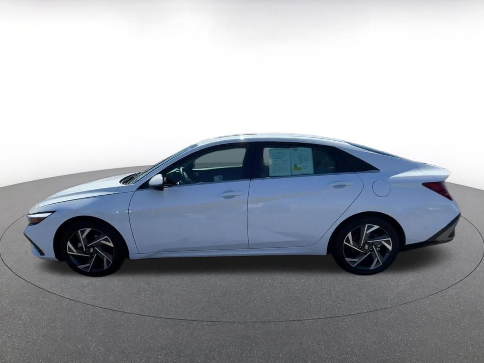 Used 2025 Hyundai Elantra Limited FWD image 9