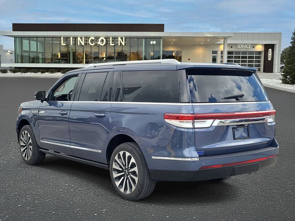 Used 2023 Lincoln Navigator L Reserve image 3