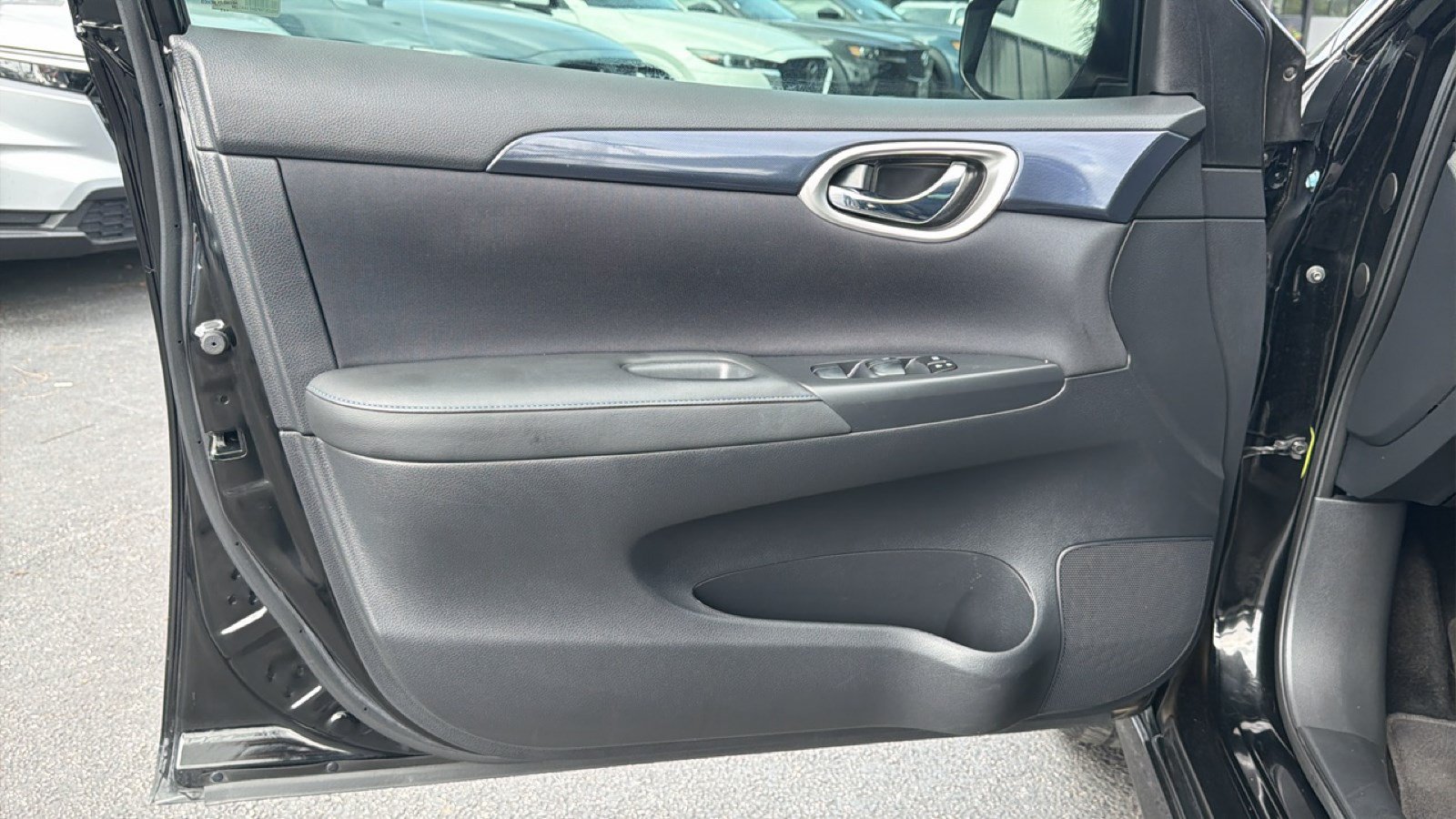 Used 2017 Nissan Sentra SR Turbo w/ SR Midnight Edition FWD image 11