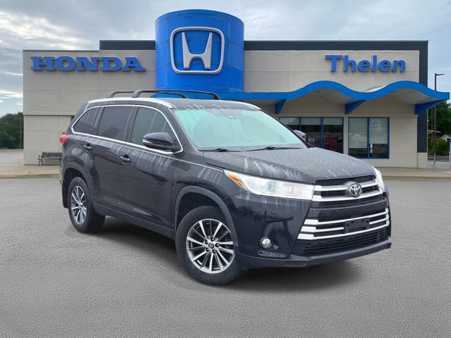 Used 2019 Toyota Highlander XLE AWD/4WD image 1