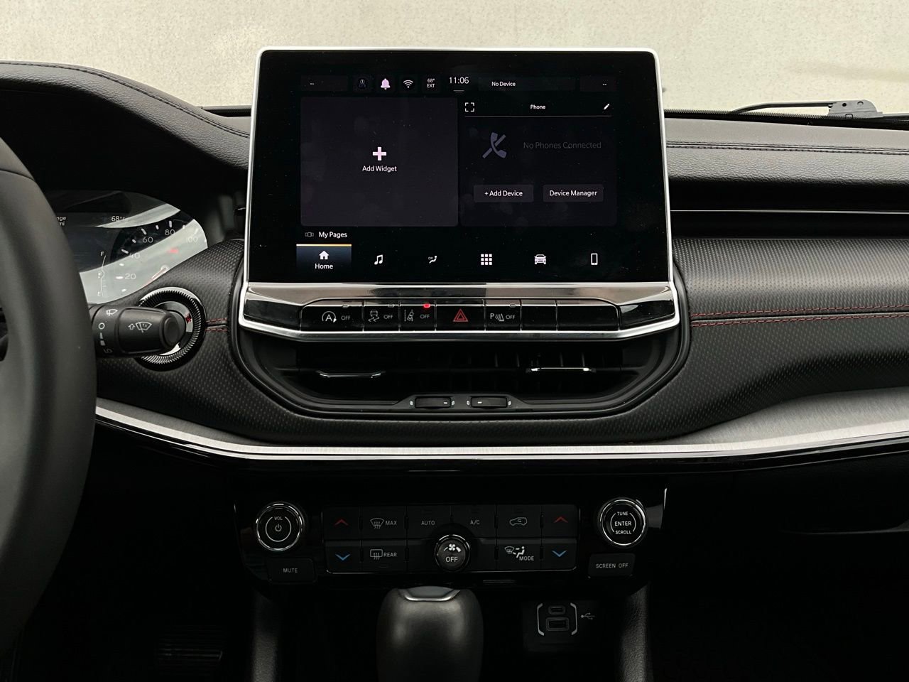 Used 2025 Jeep Compass Trailhawk image 26