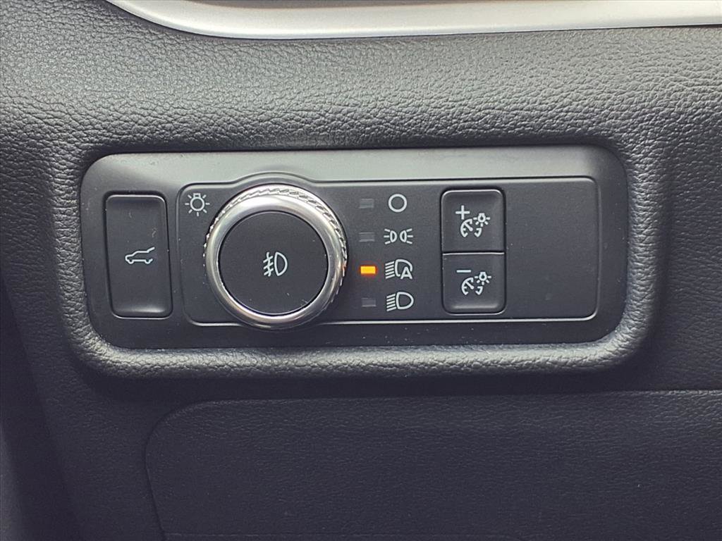 Used 2021 Ford Explorer XLT w/ Equipment Group 202A image 18