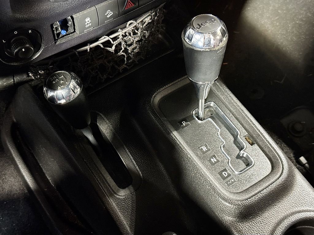 Used 2015 Jeep Wrangler Unlimited Sahara w/ Connectivity Group image 18