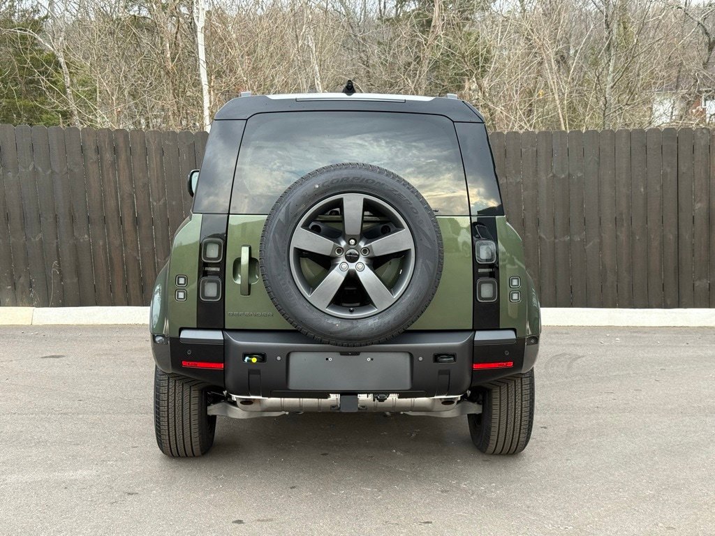 New 2026 Land Rover Defender 110 X-Dynamic SE image 4