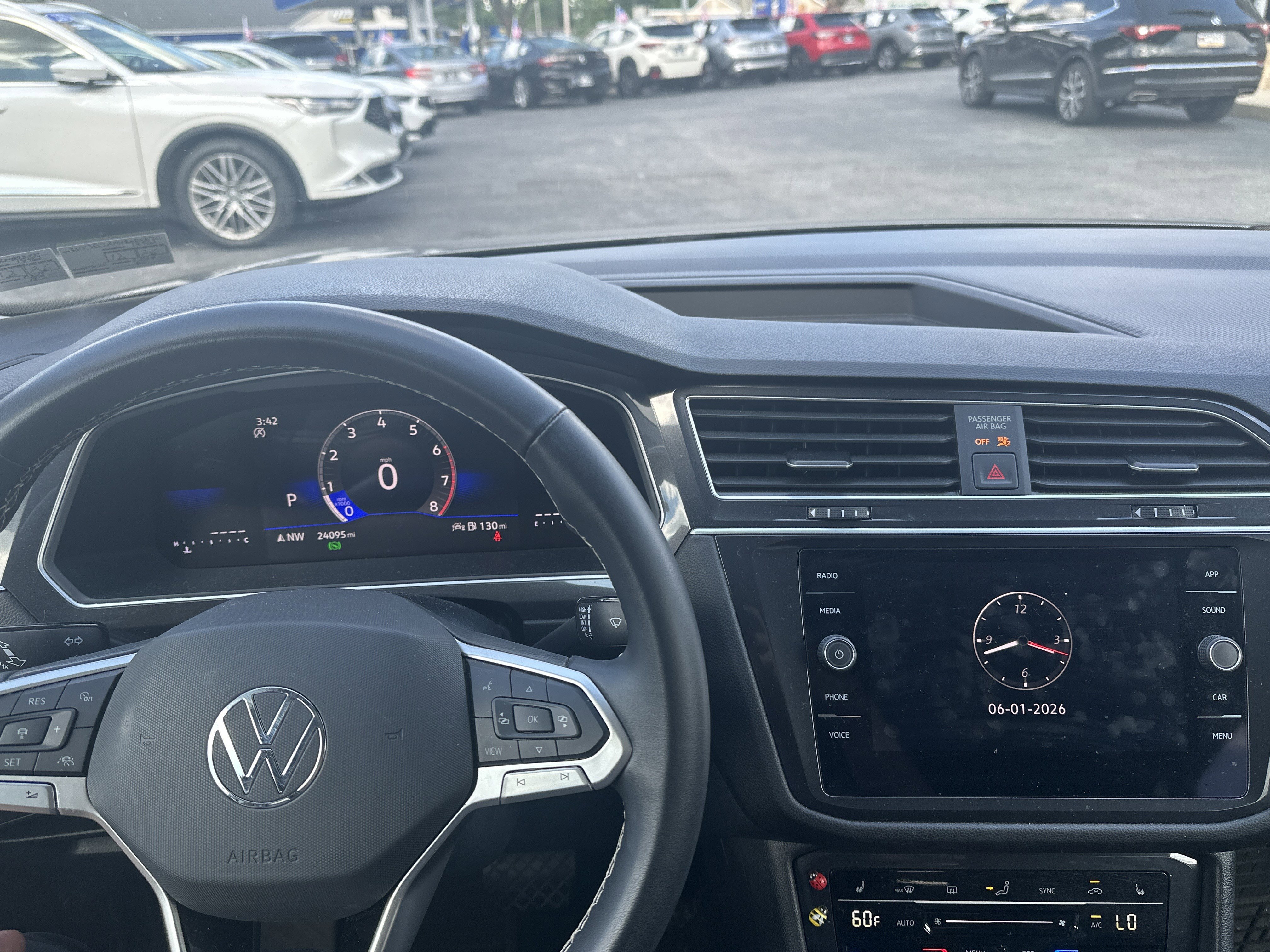 Used 2024 Volkswagen Tiguan SE FWD image 12