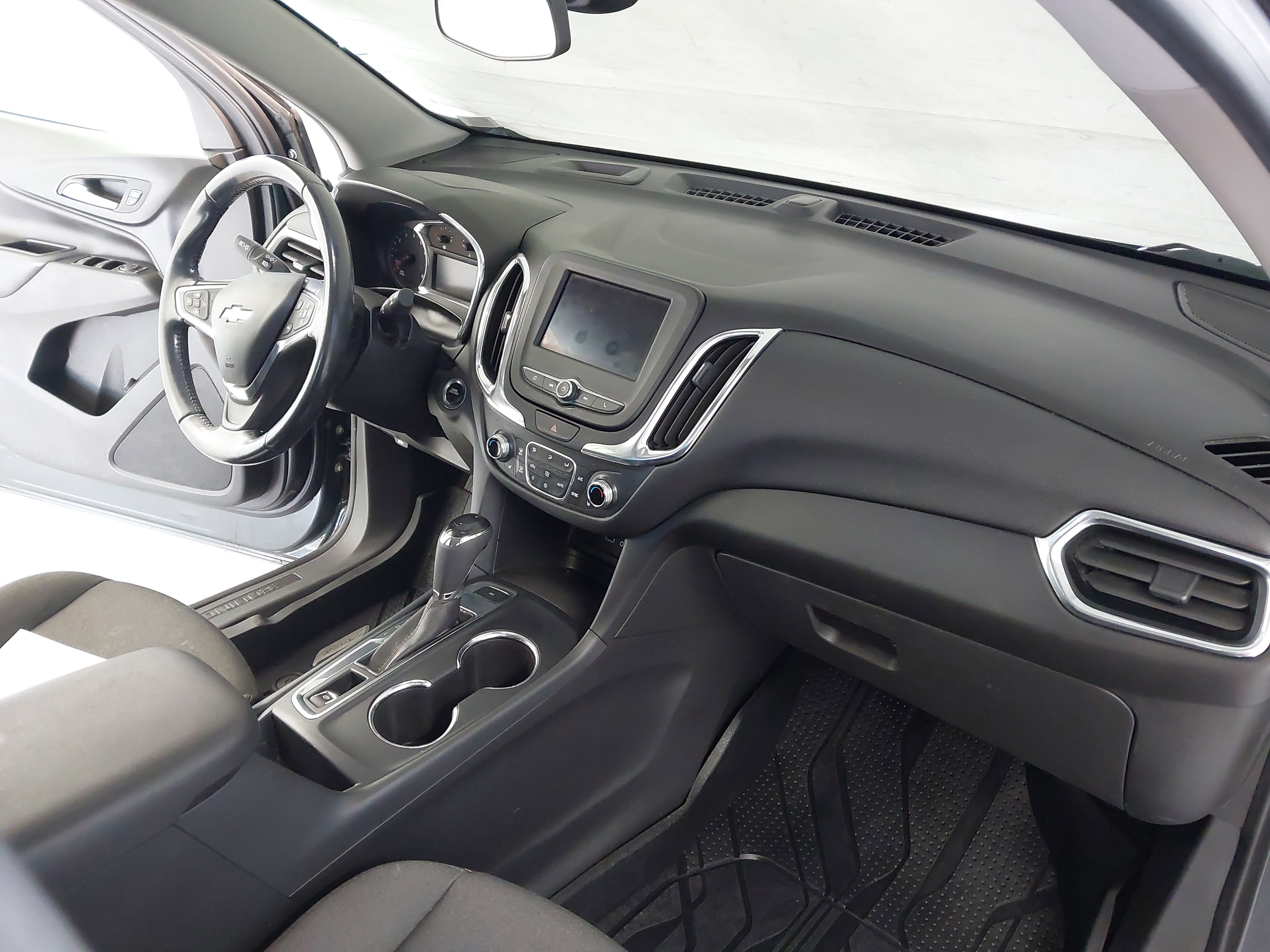 Used 2020 Chevrolet Equinox LT image 29