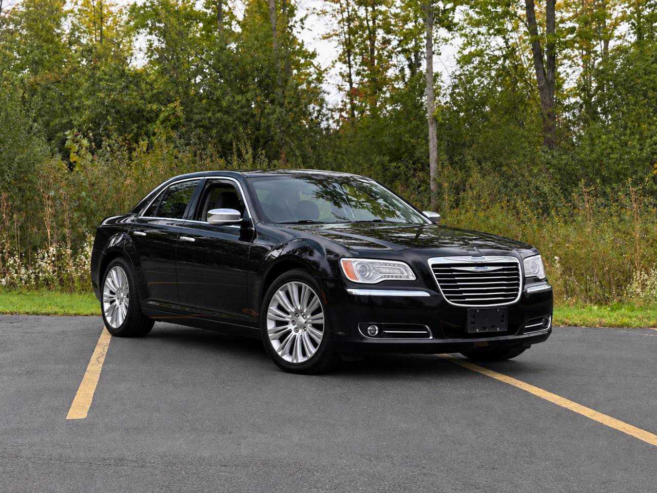 Used 2012 Chrysler 300 Limited RWD image 2