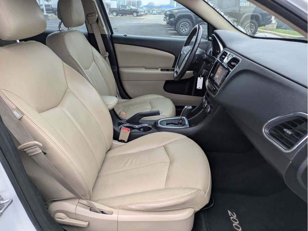 Used 2011 Chrysler 200 Limited FWD image 24
