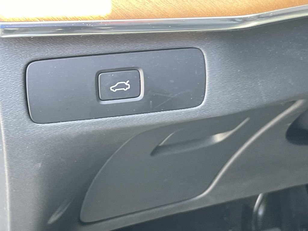 Used 2023 Volvo XC90 B6 Plus w/ Protection Package Premier image 27