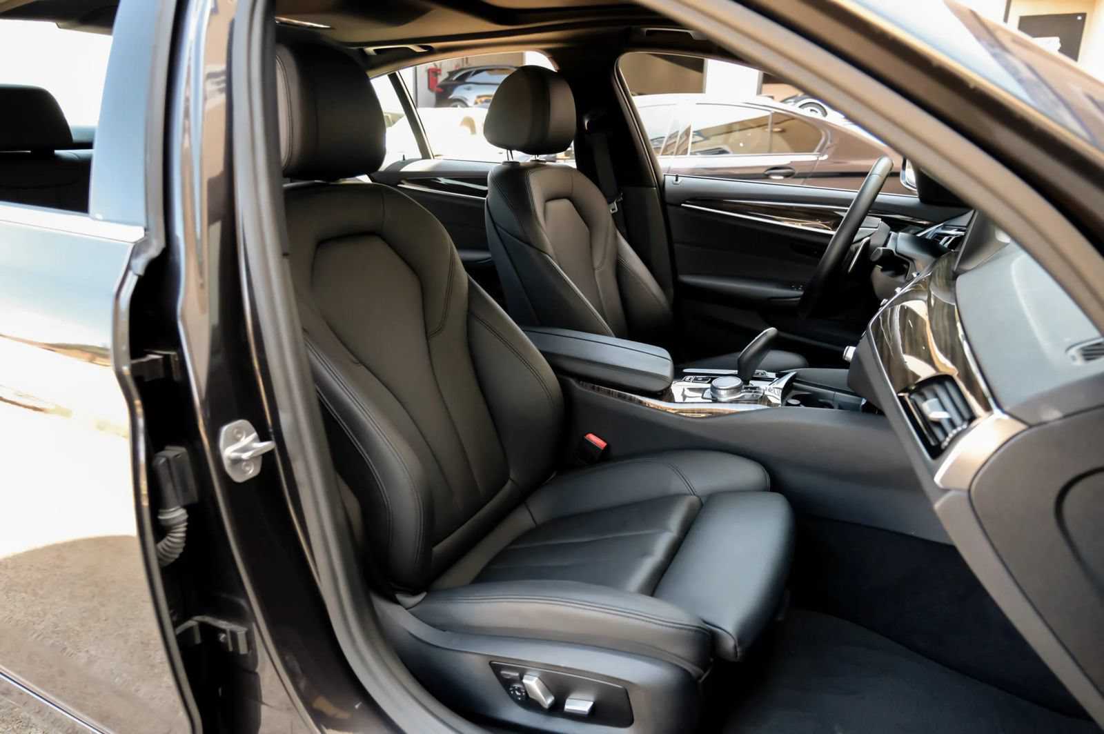 Used 2018 BMW 530i RWD image 45