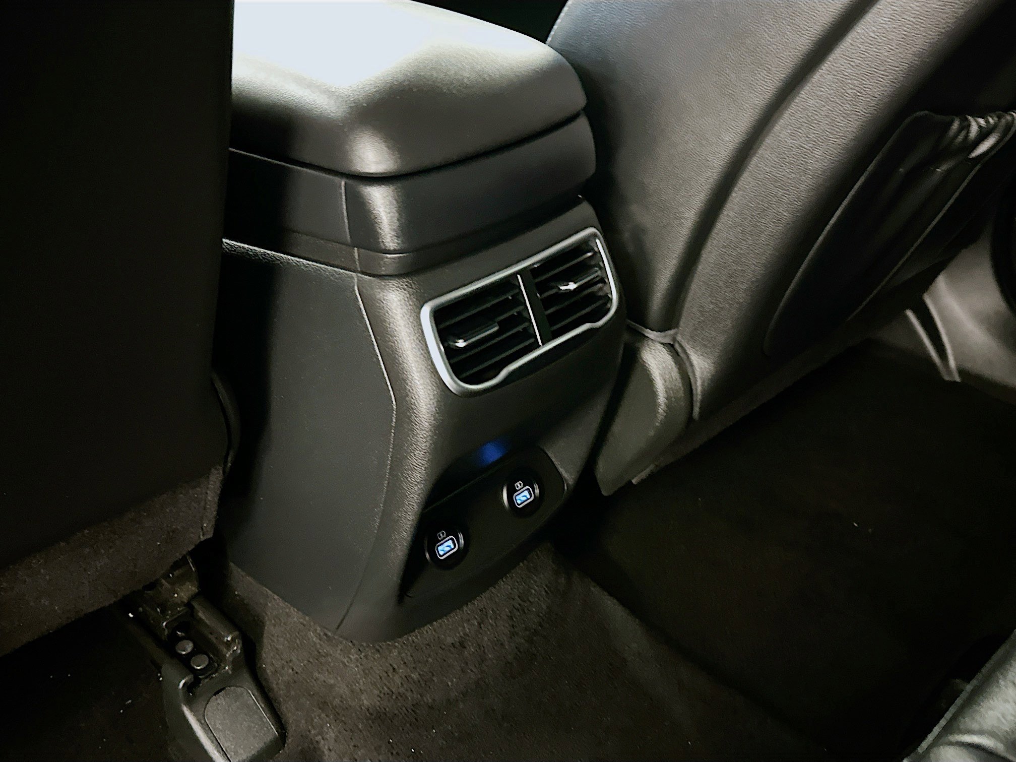 Used 2023 Hyundai Santa Fe SEL Premium image 29