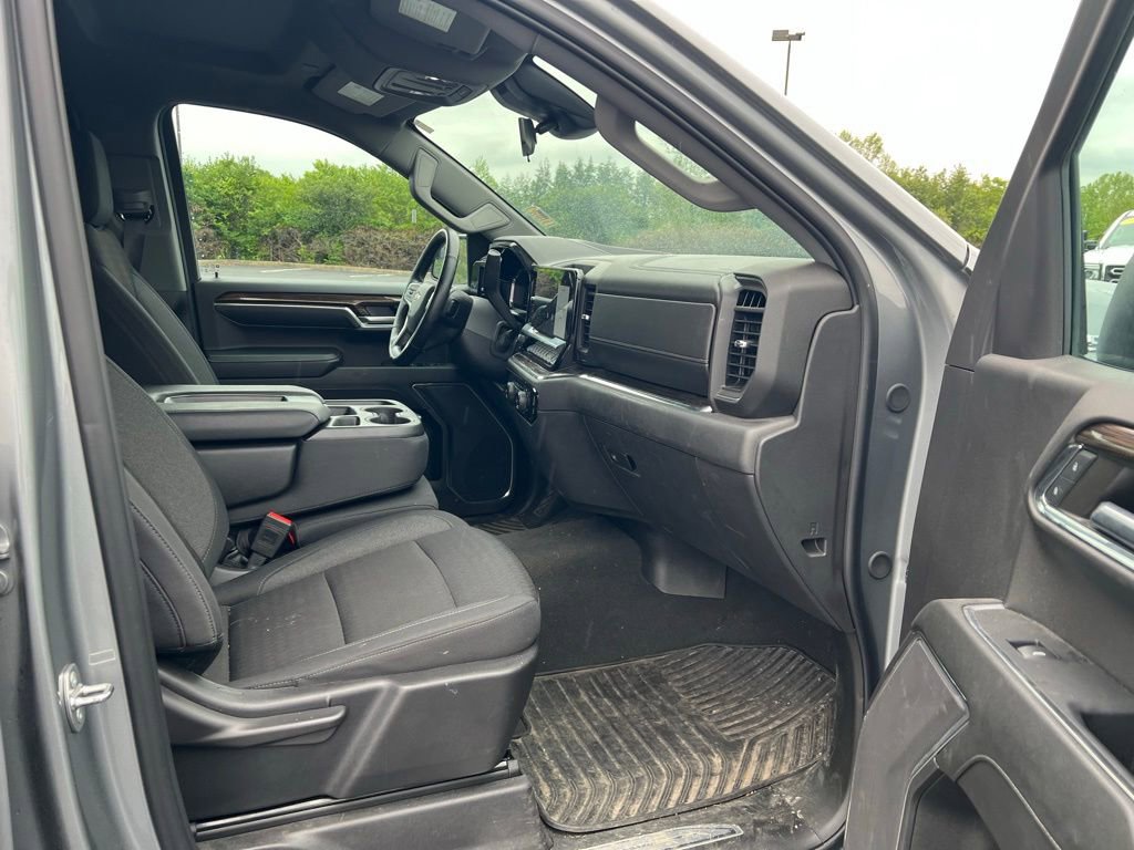 Used 2024 Chevrolet Silverado 1500 LT AWD/4WD image 10