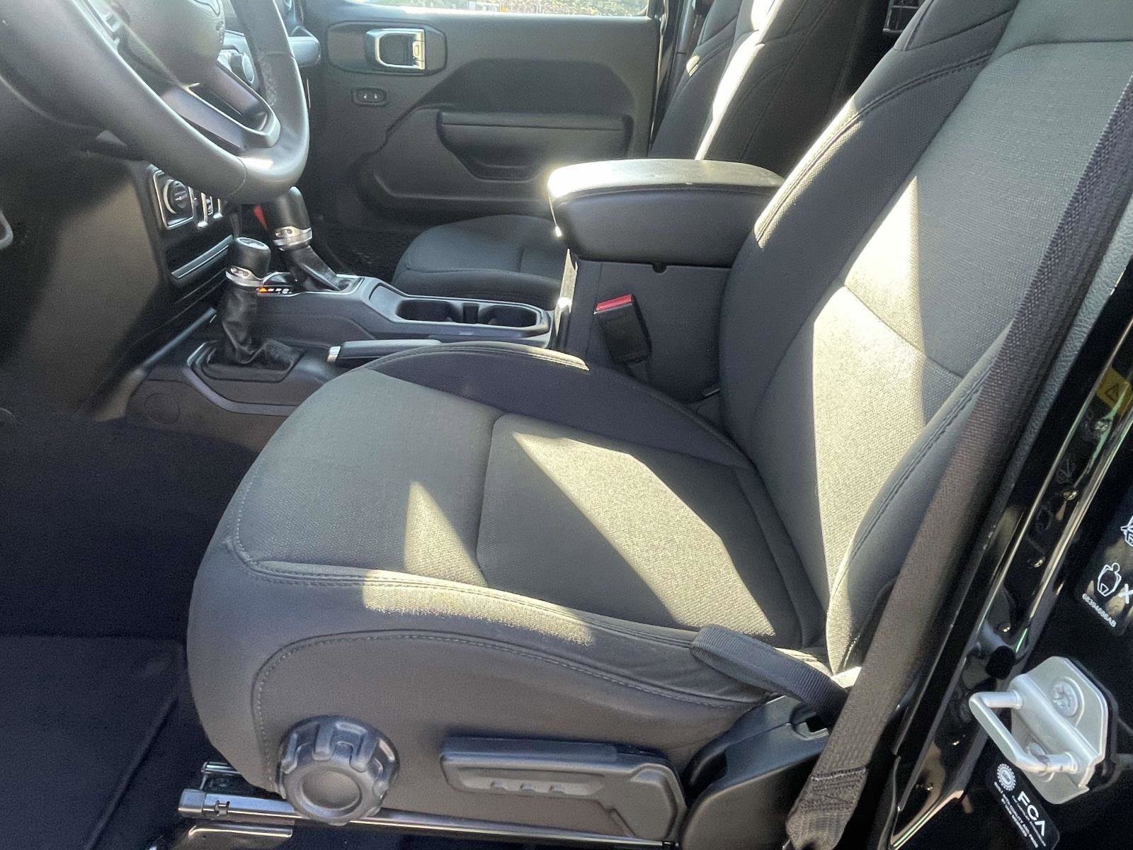 Used 2023 Jeep Gladiator Sport AWD/4WD image 12