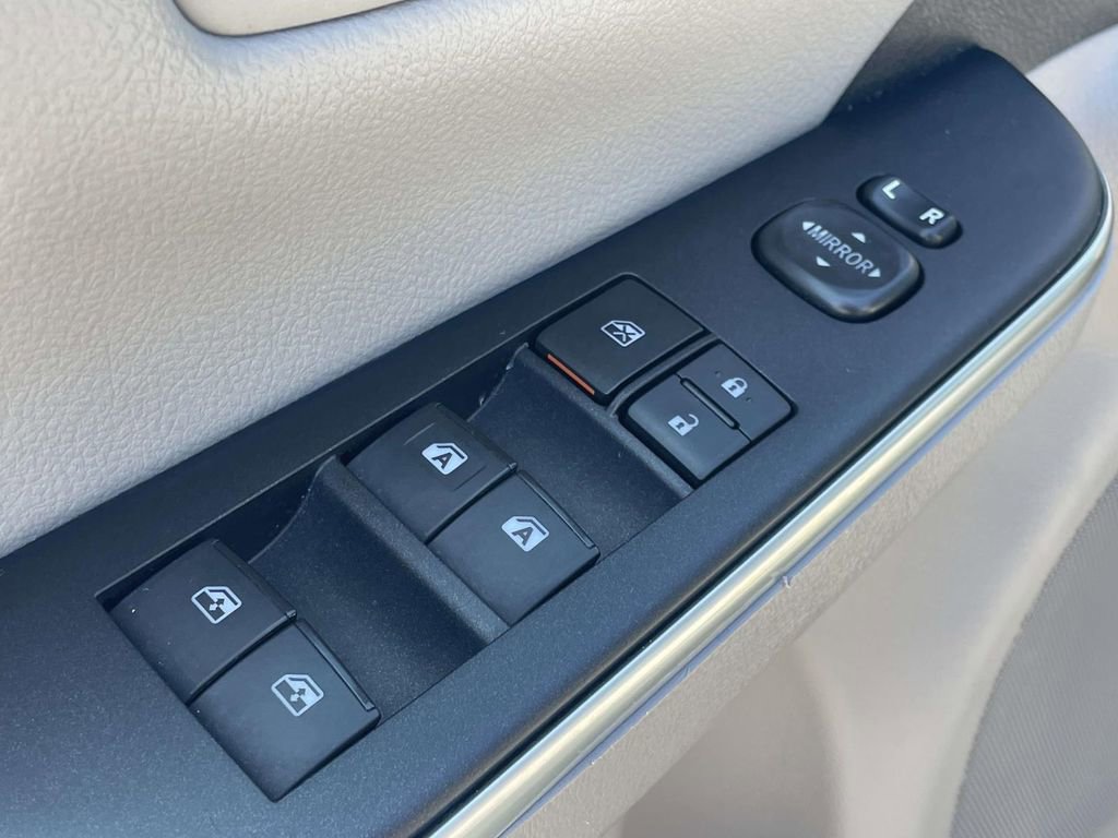 Used 2017 Toyota Camry LE FWD image 15