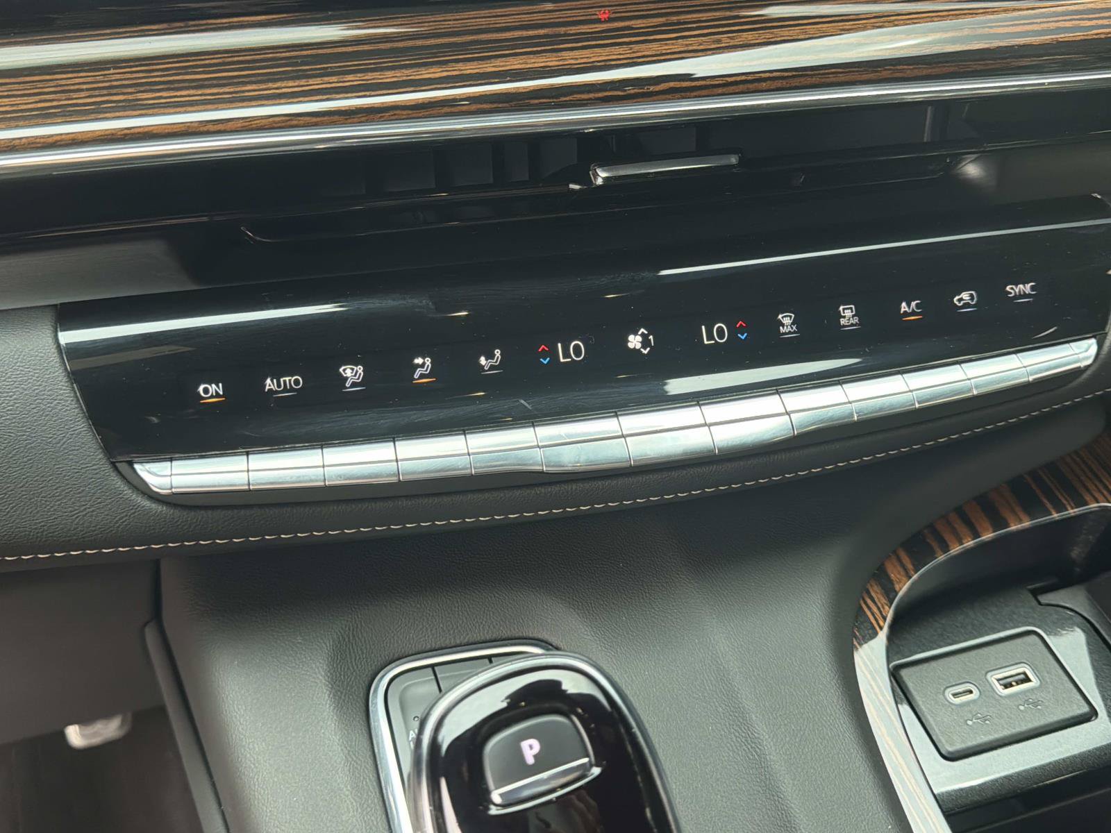 Used 2023 Cadillac Escalade Luxury RWD image 23