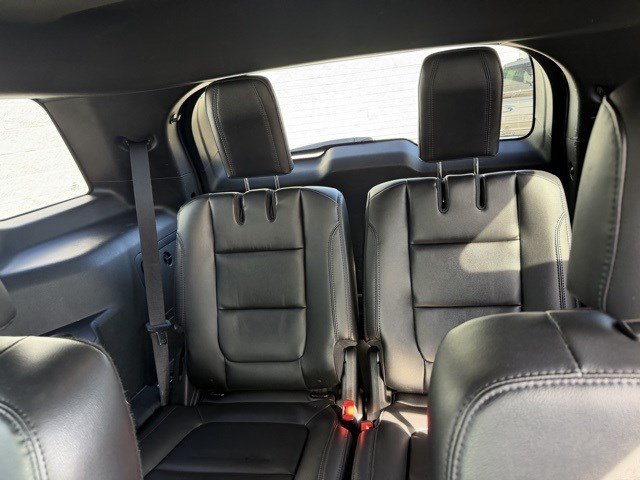 Used 2018 Ford Explorer XLT w/ Equipment Group 202A AWD/4WD image 16