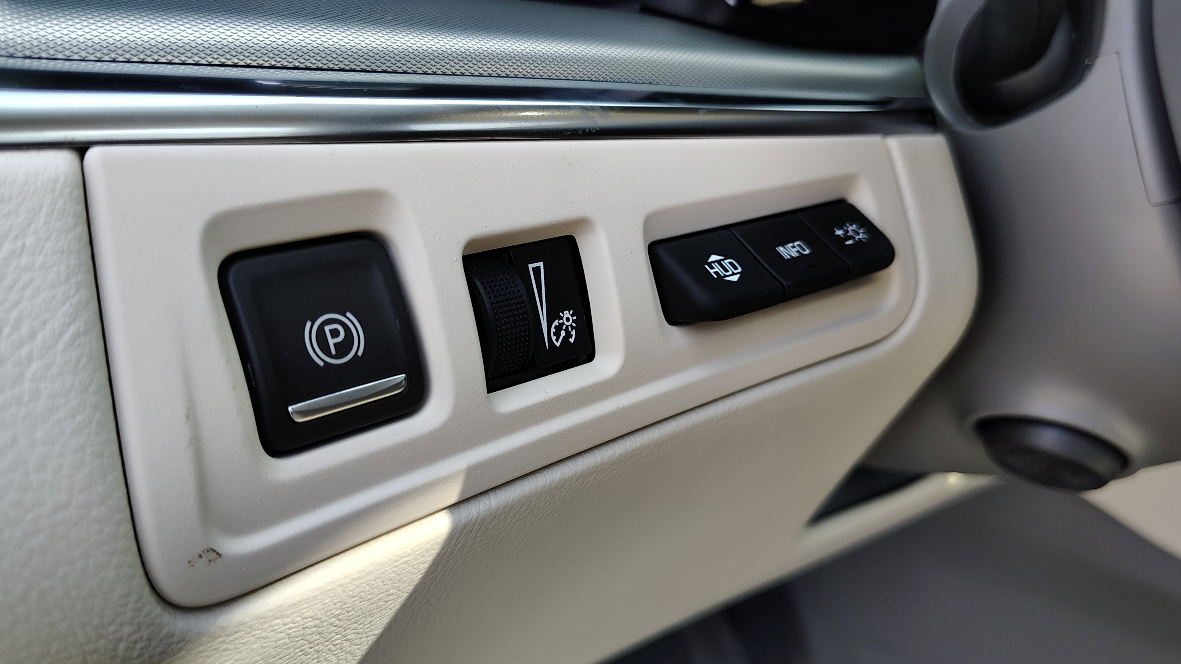 New 2025 Cadillac XT5 Premium Luxury w/ Technology Package image 16