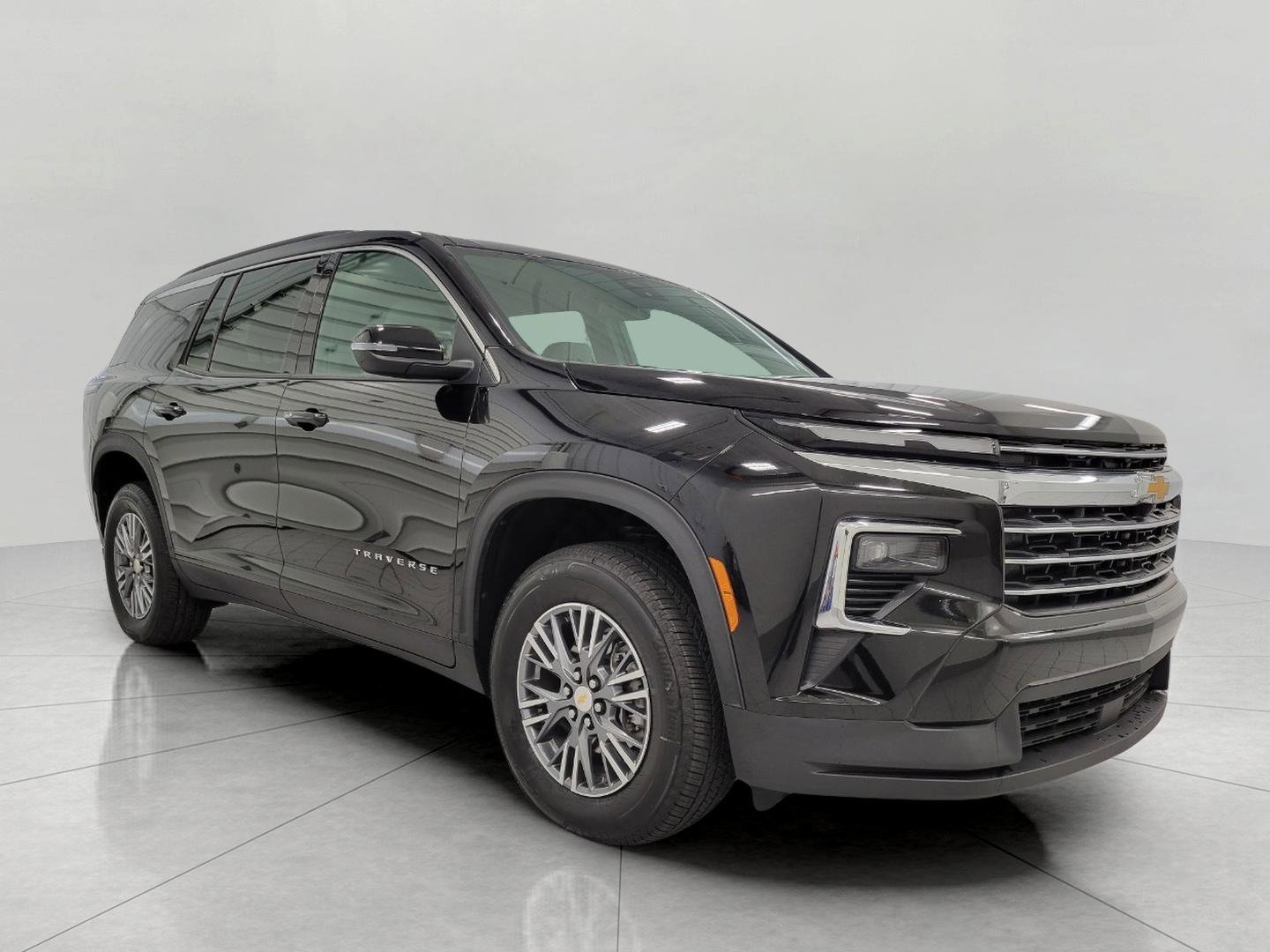 Used 2025 Chevrolet Traverse LT