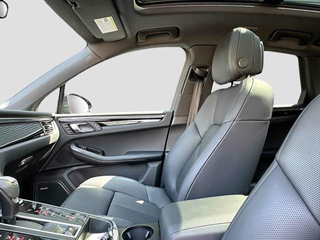 Certified 2026 Porsche Macan AWD/4WD image 26