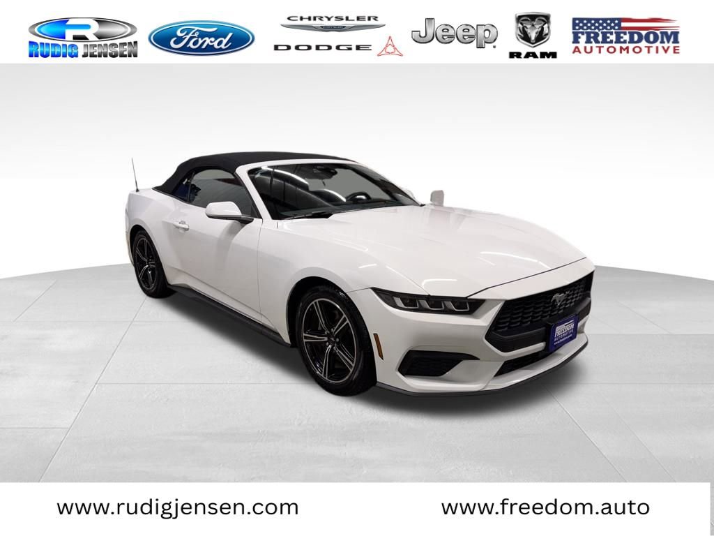 Used 2024 Ford Mustang Convertible image 7