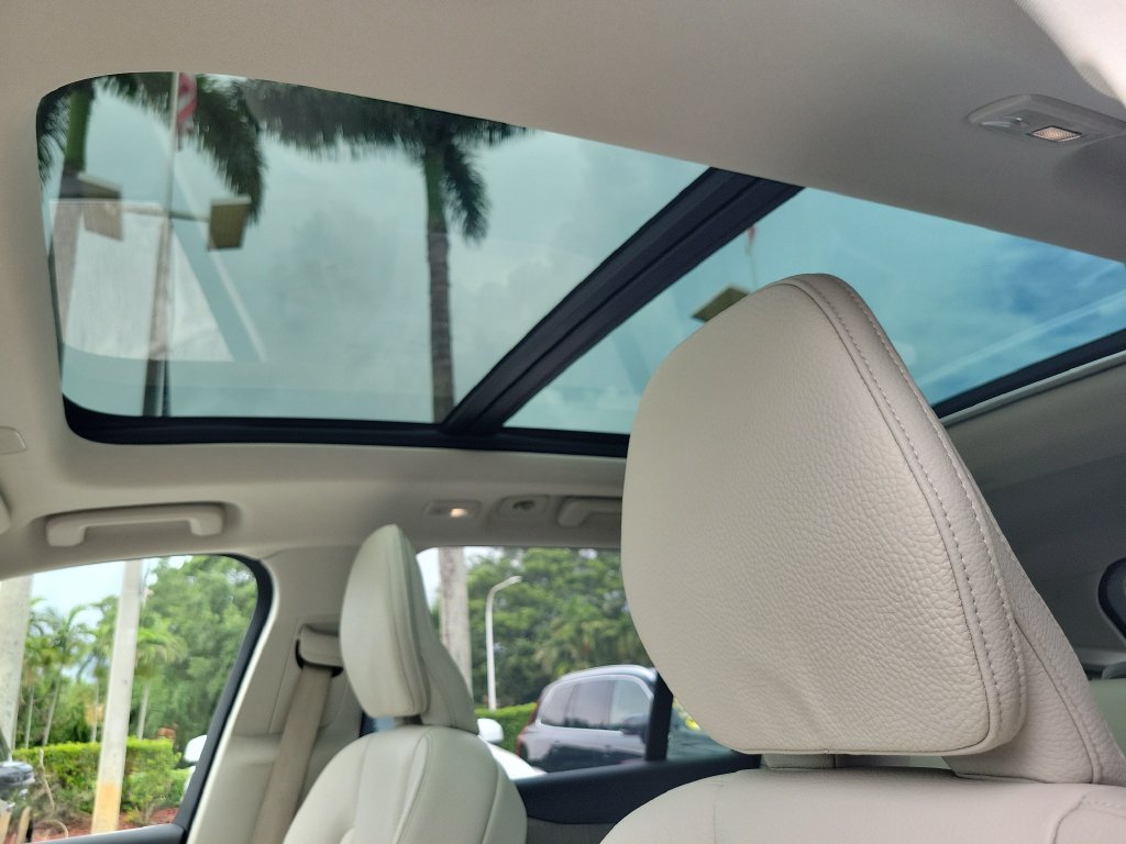 Certified 2025 Volvo XC90 T8 Plus w/ Protection Package Premier AWD/4WD image 26
