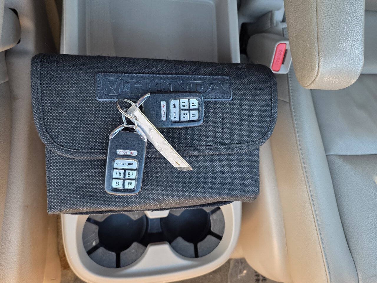 Used 2014 Honda Odyssey Touring Elite image 32