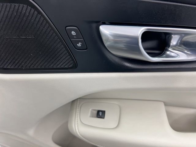 Used 2023 Volvo XC60 B5 Plus w/ Climate Package image 26