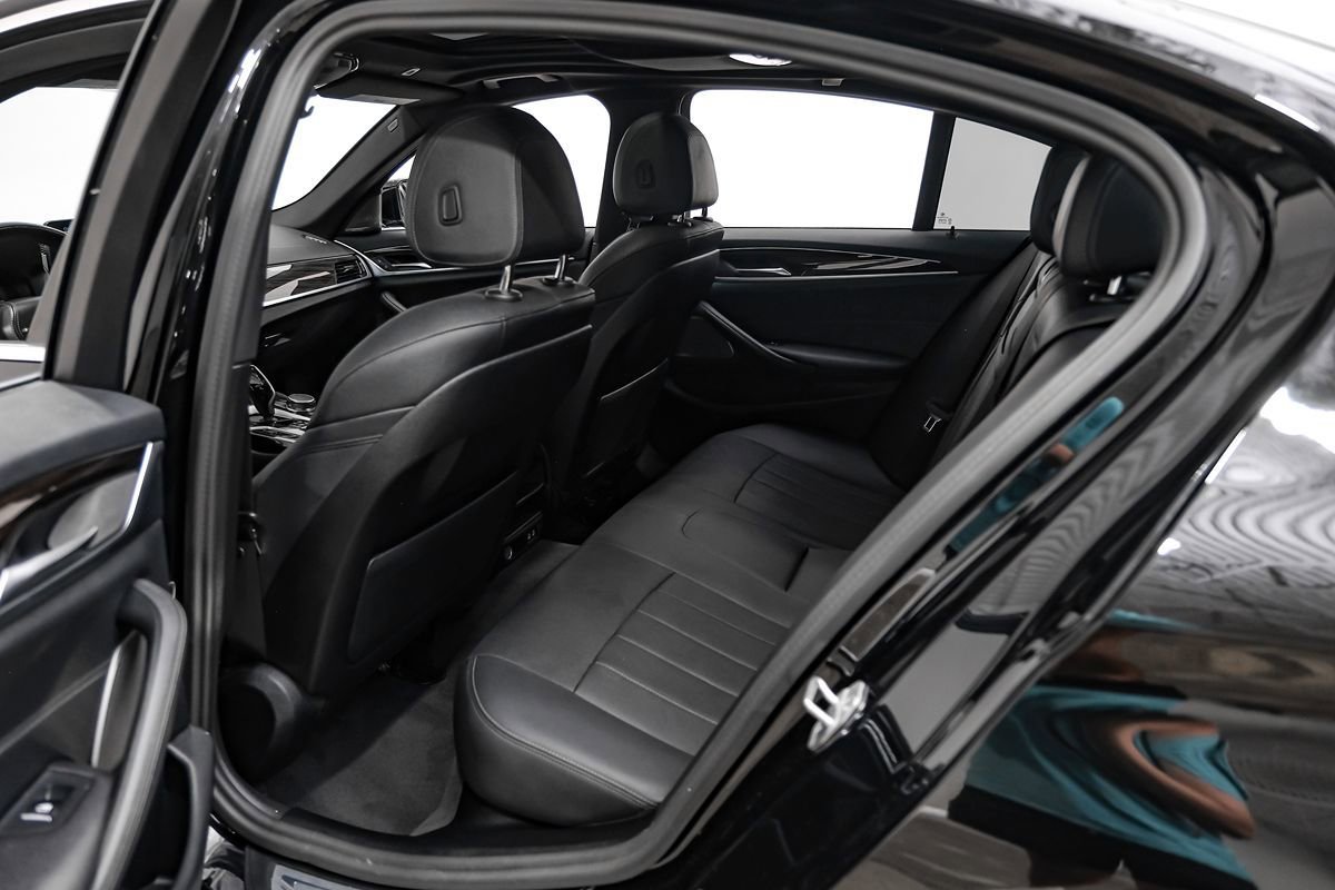 Used 2023 BMW 530e RWD image 36